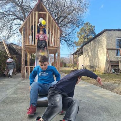 ... mit ausgiebigem Rutschen